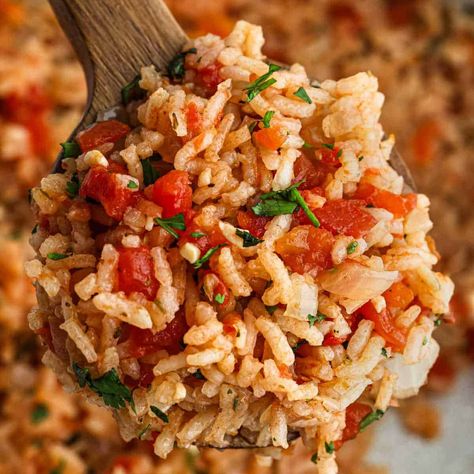 Italian pasta salad (& VIDEO!) - Eatingonadime.com Barbeque Ideas, Spanish Rice Recipe Easy, Rice Sides, Farmhouse Recipes, Basmati Rice Recipes, Slow Cooker Black Beans, Quick Bread Recipes Easy, Spanish Rice Recipe, Eating On A Dime