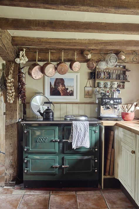 Welsh Cottage Kitchen, 18th Century Kitchen, English Cottage Kitchens, English Cottage Interiors, Country Cottage Interiors, Cottage Aesthetic, Cottage Interior, English Cottage Style, Cottage Kitchens