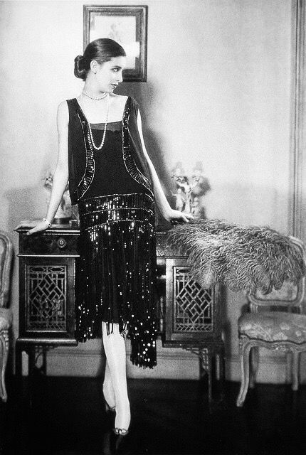 Incredible by Coco Chanel 1926 Style Année 20, 1920s Women, Edward Steichen, 1920 Fashion, 20s Fashion, Roaring Twenties, Estilo Art Deco, Vintage Couture, Black Sequin Dress