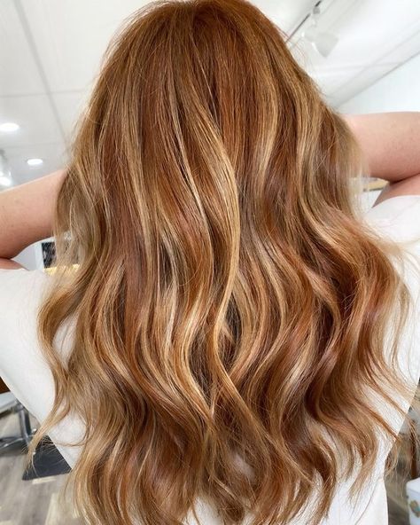 Chestnut Auburn Hair, Natural Strawberry Blonde, Auburn Hair Ideas, Dark Strawberry Blonde Hair, Auburn Hair With Highlights, Magic Transformation, Warm Blonde Highlights, Transformation Tips, Copper Blonde Hair