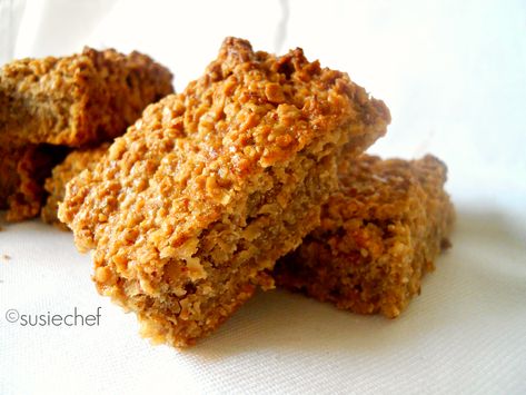 Banana Flapjacks Recipe, Honey Flapjack Recipe, Banana Flapjack Recipe, British Flapjack, Flapjack Recipe Chewy, Emergency Recipes, Honey Flapjacks, Healthy Flapjack Recipe, Golden Syrup Flapjacks