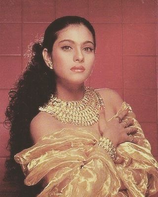 Desi Collage, Sharhuk Khan, 2000s Bollywood, Bollywood Vintage, Vintage Bollywood Aesthetic, Bollywood Retro, Bollywood Aesthetic, Karisma Kapoor, Retro Bollywood