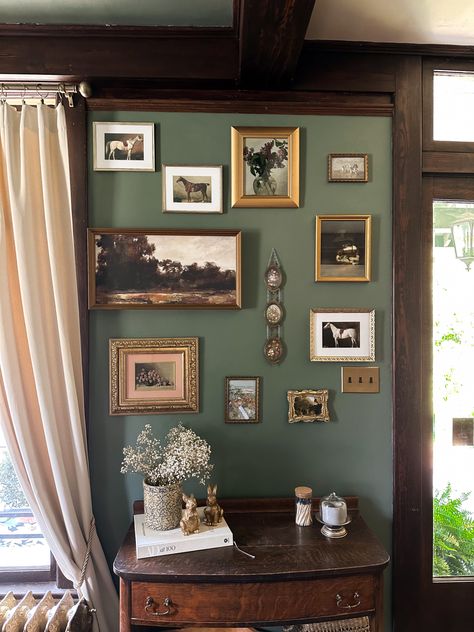 Green Wall Gallery Ideas, Photo Wall Interior Design, Antique Frames On Wall Ideas, Green Wall With Gold Frames, Good Frame Gallery Wall, Moody Bedroom Wall Decor, Gallery Wall With Photos, Dark Academia Gallery Wall Ideas, Green Wall Gold Frames