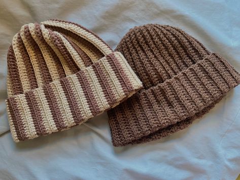 Brown Beanie Crochet, Crochet Beanie Aesthetic, Gloves Christmas Gift, Beanies Crochet, Crochet Pants Pattern, Winter Hat Crochet, Crochet Winter Hat, Crochet Christmas Hats, Crochet Newborn Hat