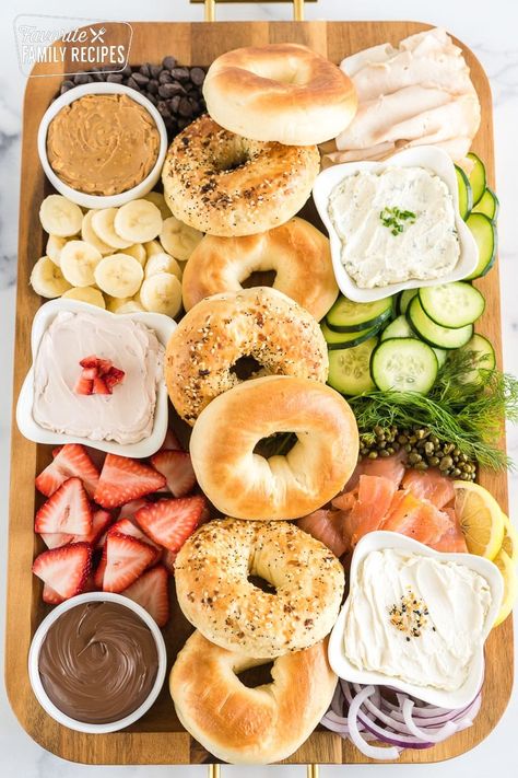 Brunch Charcuterie Board (the BEST bagel board with toppings) Bagel Breakfast Board, Brunch Charcuterie Board, Brunch Charcuterie, Breakfast Diner, Bagel Breakfast, Bagel Bar, Bread Booze Bacon, Bagel Toppings, Mini Bagels