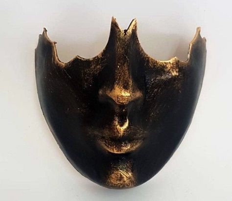 Excited to share this item from my #etsy shop: Máscara estilo veneciano Fantasma Original Realizada a mano o paloma veneciana en oro y negro LIMITED EDITION Jester Mask, Blank Mask, Venice Mask, Venetian Carnival Masks, Mask Dance, Fancy Costumes, Venetian Masks, Costume Masks, Venetian Mask