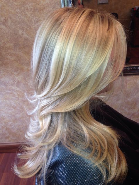 Feathered Blonde Hair, Blonde Hair To Show Hair Dresser, Blonde Balayage Layers, Layered Haircut Blonde, Blond Layered Hair, Waves Blowout, Layered Hair Blonde, Red Hair Black Hair, Hair Matilda Djerf