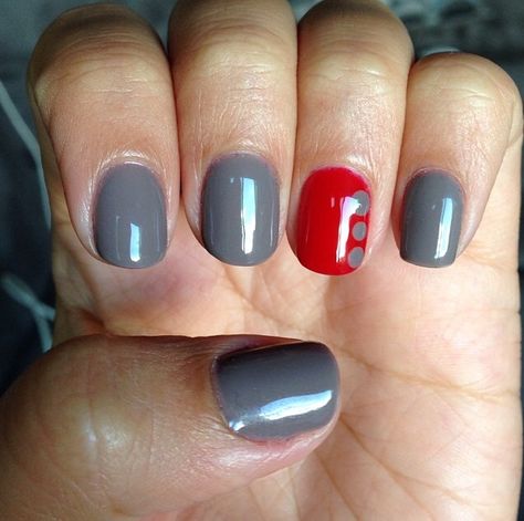 Gray and red mani Red Gray Nails, Gray And Red Nails, Grey And Red Nails, Red And Gray Nails, Red And Grey Nails, Osu Nails, Nails Gray, Sns Nails, Gray Nails