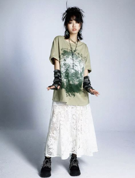 Y2k Outfits Street Styles Japanese, Chinese Street Fashion Y2k, Acubi Grunge Aesthetic, Japanese Outfits Street Style 90s, Fashion Grunge 90s, Japanese Streetstyle 90s, Y2k 1900s, Harajuku Street Style 90s, Harajuku Y2k Outfits