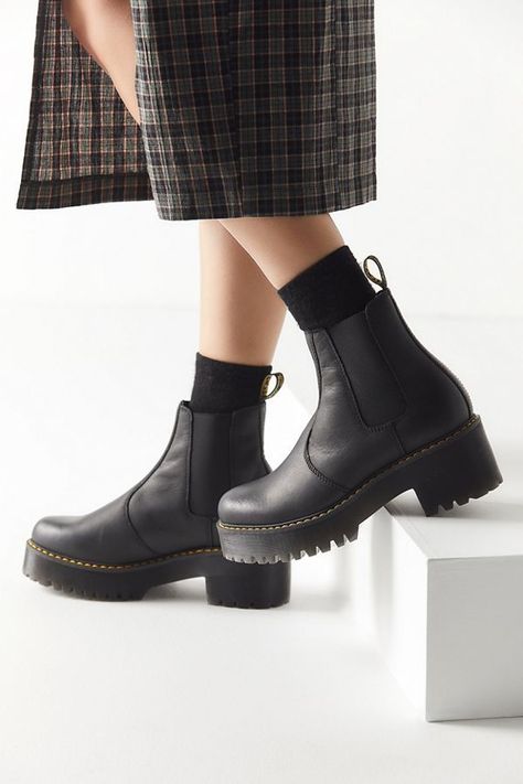 Rometty Chelsea Boot, Dr Martens Rometty, Style Doc Martens, Doc Martens Style, Doc Martens Outfit, Tennis Skirt Outfit, Black Leather Chelsea Boots, Doc Martens Boots, Platform Chelsea Boots