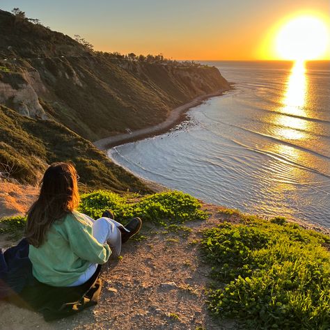 Cliff Side Photoshoot, Edge Of Cliff Aesthetic, Cliff Pictures, Cliff Aesthetic, Sitting On Cliff, Cliff Photography, Sitting On A Cliff, Cliff Sunset, Cliff Beach