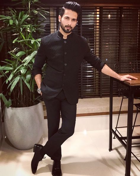 11.7m Followers, 156 Following, 649 Posts - See Instagram photos and videos from Shahid Kapoor (@shahidkapoor) India Fashion Men, Indian Wedding Suits Men, Indian Wedding Clothes For Men, Mens Indian Wear, Film Korea, Wedding Kurta For Men, Mens Wear Wedding, Groom Dress Men, Indian Groom Wear