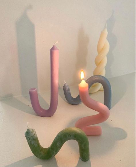 https://www.instagram.com/p/COnMRICnLl5/?igshid=vx8msunmkrj4 Velas Aesthetic, Funky Candles, Bendy Candles, Danish Pastel Aesthetic, Candles Aesthetic, Pastel Room Decor, Pastel Room, Cute Candles, Aesthetic Candles