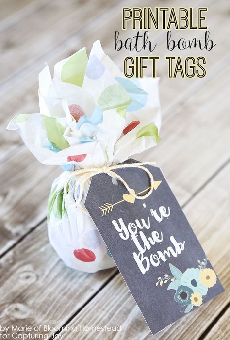 Free Printable You are the Bomb Gift Tags by Blooming Homestead for Capturing Joy!  Great Teacher or Mother's Day gift idea! Bath Basket, You Are The Bomb, Teacher Appreciation Diy, Bath Boms, Teacher Appreciation Gifts Diy, Window In Shower, Teachers Diy, Movie Gift, The Bomb