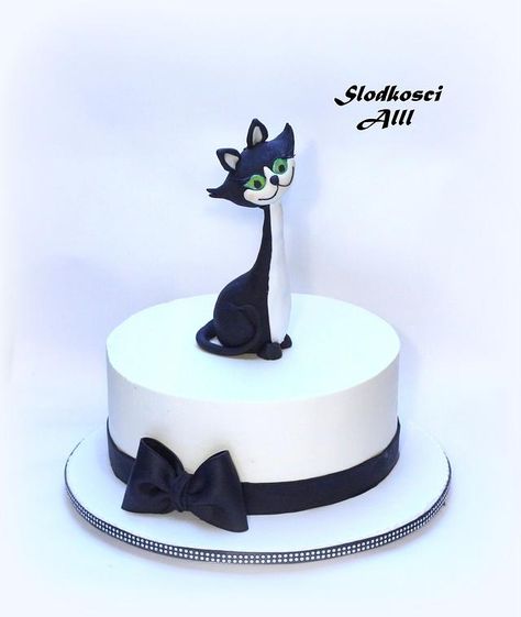 Kitten Cake, Cat Cake, Pretty Birthday Cakes, Cake Board, Little Kittens, Cake Decorating, Kittens, Birthday Cake, Puppies