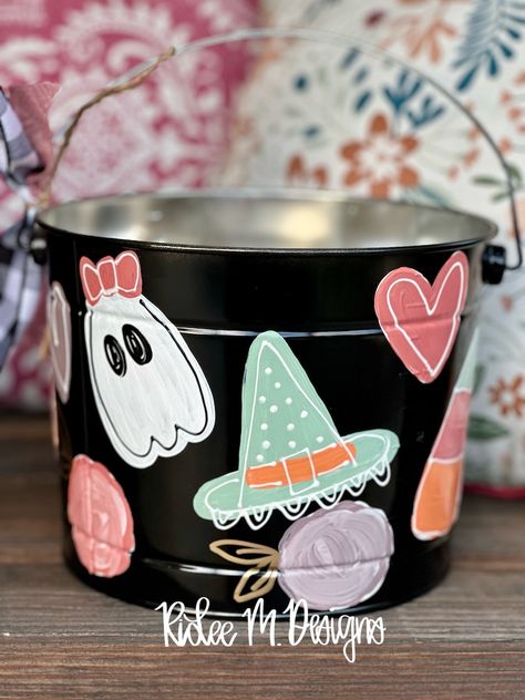 Trick or Treat Bucket Halloween Bucket Customized Bucket - Etsy Baby Pumpkin Craft Ideas, Custom Halloween Buckets, Painted Trick Or Treat Buckets, Plastic Halloween Bucket Ideas, Art Trunk Or Treat, Diy Halloween Bucket, Diy Halloween Buckets For Kids, Small Bucket Craft Ideas, Painted Halloween Buckets