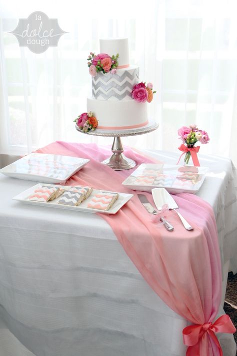 Wedding Reception Tablecloth Ideas, Square Table Runner Ideas, Runner Placement, Square Table Decor, Coral Table, Table Cloth Decorations, Theme Pink, Chevron Wedding, White Tablecloth