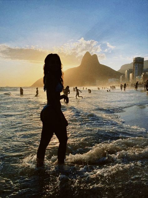 About Relationships, The Funny, Rio De Janeiro, At The Beach, Comics, Water