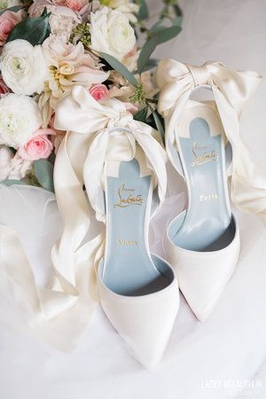 Louboutin Wedding Shoes, Comfortable Bridal Shoes, Bridal Footwear, Gaun Abad Pertengahan, Kasut Wanita, Blue Wedding Shoes, Bridal Skirts, Chique Outfits, Something Blue Wedding