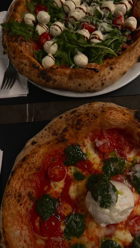 Neapolitan Pizza Aesthetic, Pizza Margherita Aesthetic, Napoli Italy Aesthetic, Aesthetic Pizza Pictures, Naples Italy Aesthetic, Naples Aesthetic, Luke Dunphy, Aesthetic Food Pictures, Pizza Story