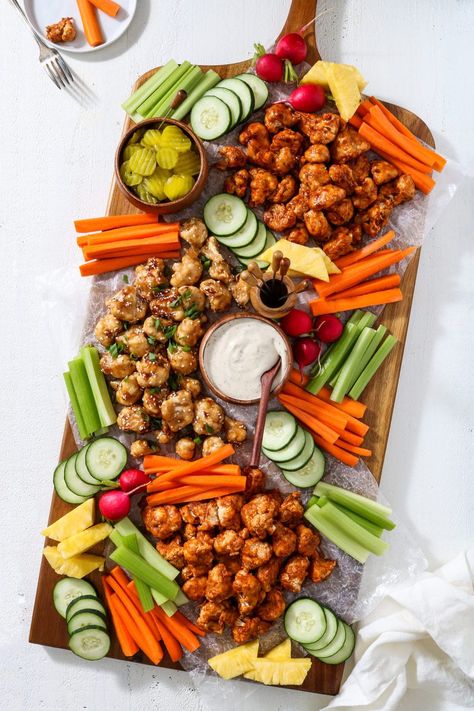 Wings Board, Vegan Boards, Vegan Superbowl Snacks, Vegan Super Bowl, Super Bowl Snack, Crispy Cauliflower, Healthy Superbowl, Vegan Worcestershire Sauce, Cauliflower Wings