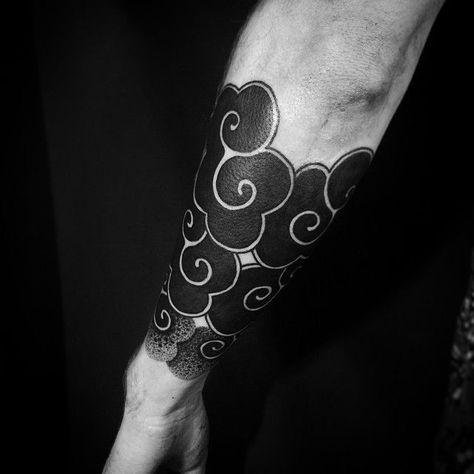 Sombras (Akatsuki) Black Cloud Tattoo, Cloud Tattoos, Cloud Tattoo Design, Pattern Tattoos, Black And White Tattoo, Cloud Tattoo, Naruto Tattoo, Tattoo Prices, Band Tattoo