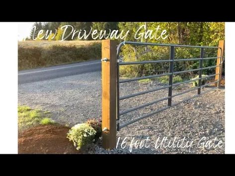 16+ Country Driveway Gate Ideas | Affordable, Easy & DIY - Outdoor Happens Homestead Country Property Entrance Ideas, Inexpensive Driveway Gate Ideas, Country Fencing Ideas, Property Gates Country, Diy Metal Gate Outdoor, Ranch Gate Ideas Farm Entrance, Diy Yard Gate Ideas, Front Driveway Gate Ideas, Simple Driveway Gate Ideas