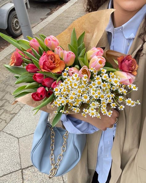 Cars, Flowers, A Woman, Purse, Blue