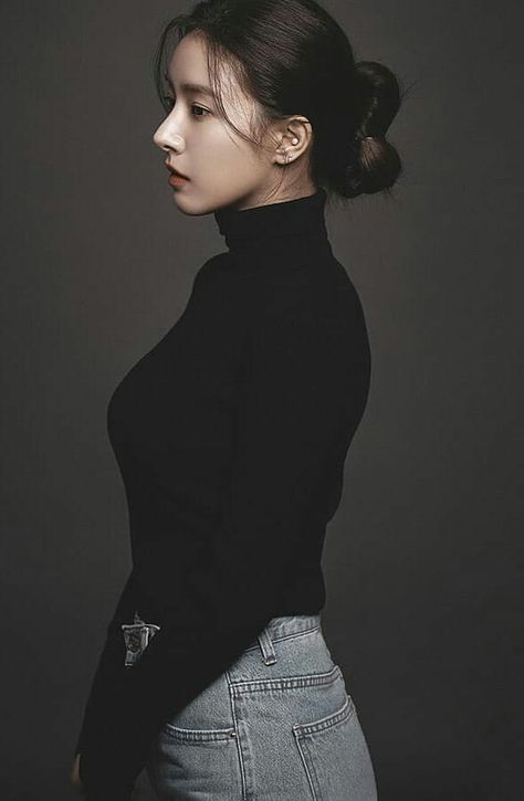 Kim So Eun, Face References, Black Turtleneck, Actor Model, Korean Actress, Beauty Queens, Fine Hair, Korean Girl, Hair Inspiration