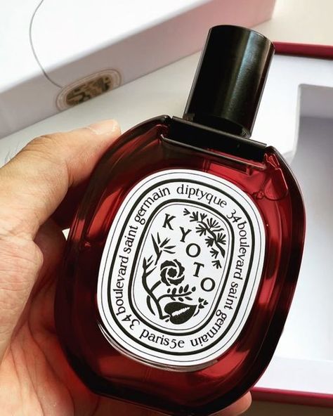 Japanese Perfume, Effective Notes, Diptyque Perfume, Diptyque Paris, Perfume Collection Fragrance, Rose Perfume, The Perfume, Next Stop, Grand Tour