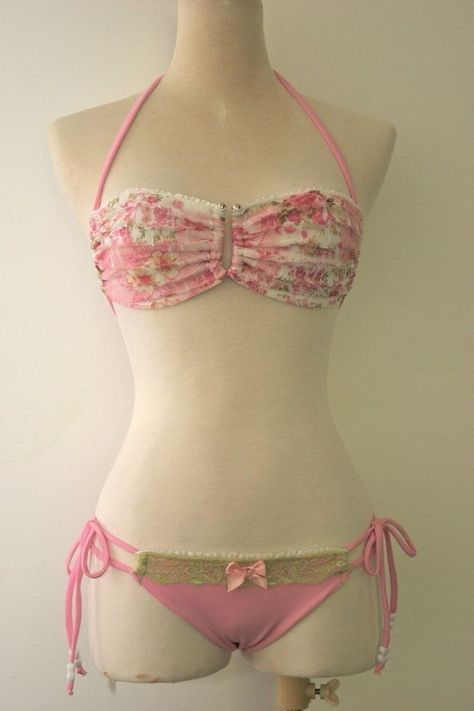 Allie Core, Bath Suits, Pretty Bikinis, 일본 패션, Cute Bathing Suits, 2000s Fashion Outfits, Ropa Diy, Sweet Lolita, Cute Swimsuits