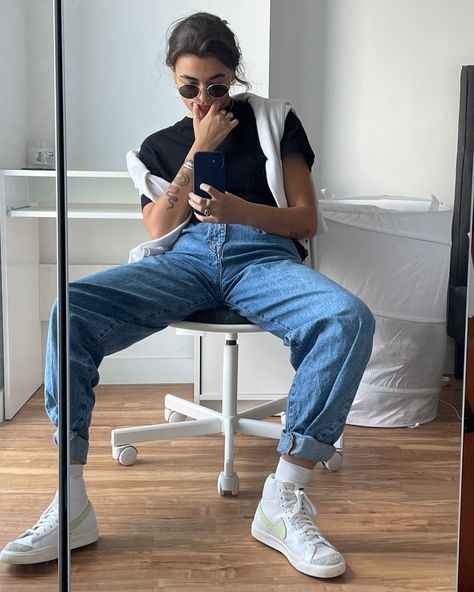 Stylish Lesbian Outfits, Renee Rapp Outfits, Fem Masculine Outfits, Tomboy Femme Style Outfits, Femme Style Outfits, Gay Girl Outfits, Masc Lesbian Fashion, Stem Lesbian Style, Stem Fashion