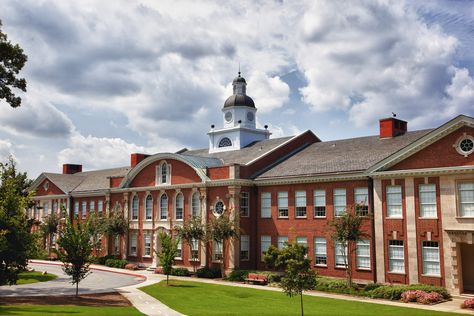 The Most Beautiful Private High School in Every State in America Photos | Architectural Digest High School In America, Architecture Schools, Private High School, Schools In America, Us Universities, Private Schools, School Campus, School Celebration, 12th Grade