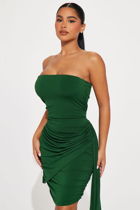 Available In Eggplant, Black, And Hunter. Mini Dress Tube Ruched Draped Lined Stretch Self: 95% Polyester 5% Spandex Lining: 100% Polyester Imported | Lexi Draped Mini Dress in Hunter size 1X by Fashion Nova Fashion Nova Plus Size, Draped Mini Dress, Date Night Fashion, Mini Tube Dress, Fashion Nova Models, Beautiful Smile Women, Tube Dress, Eggplant, Pretty Dresses