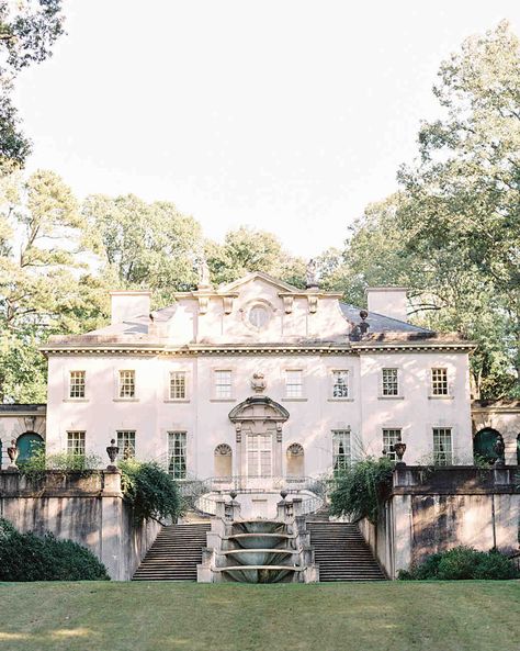 A Glamorous, Vintage-Inspired Wedding in Atlanta, Georgia | Martha Stewart Weddings - For their venue, Tanisha wanted to steer clear of what she considers "traditional" wedding settings. Erik took her vision to heart and began searching for the perfect spot. He stumbled upon the Atlanta History Center's Swan House and set up a visit. After scouting the location, they knew that the historic estate venue, in the heart of Buckhead, was "the one." #wedding #weddinginspiration #atlantawedding Victorian Wedding Venue House, Historic Estate Wedding, Vintage Estate Wedding, Estate Wedding Venues, Swan House Wedding, The Swan House, Wedding Settings, Castle Wedding Venue, Swan House