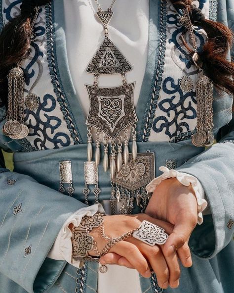 Kazakh Clothing, Kazakh Art, Kazakh Culture, Kazakh Style, Ethno Style, National Clothes, Caspian Sea, Fire Fits, Random Image