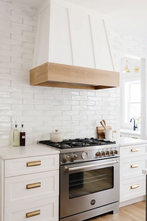 40 Farmhouse Range Hood Ideas to Create the Perfect Kitchen Range Hood No Cabinets, White Wood Range Hood, Olive Green And Natural Wood Kitchen, Kitchen Hood Design Wood, Natural Wood Range Hood, Oak Range Hood, Range Hood Ideas, White Kitchen Hood, Sunset Kitchen