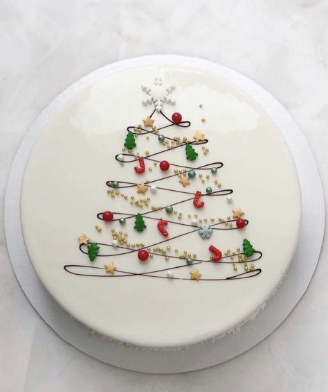 Winter Torte, Christmas Cakes Easy, Christmas Themed Cake, Amazing Christmas Trees, Christmas Cake Designs, New Year's Cake, Christmas Cake Decorations, Xmas Cake, Tree Cake