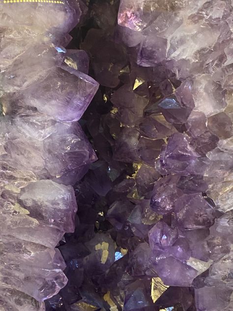 Amethyst Wallpaper, Aesthetic Crystals, Lilac Stone, Aphrodite Aesthetic, Crystals Amethyst, Crystal Aesthetic, Rainbow Magic, Purple Gems, Cool Rocks