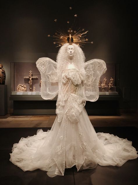 Inside "Heavenly Bodies: Fashion and the Catholic Imagination." Photo: Whitney Bauck/Fashionista Catholic Fashion, Spring Costume, Heavenly Bodies Fashion, Heavenly Bodies, Museum Fashion, Christian Dior Haute Couture, Dior Haute Couture, Silk Tulle, Donatella Versace