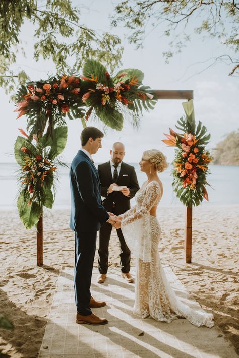 Beach Wedding Arch, Watters Wedding Dress, Tropical Glam, Hawaii Beach Wedding, Dream Beach Wedding, Tropical Beach Wedding, Costa Rica Wedding, Estilo Tropical, Beach Wedding Inspiration