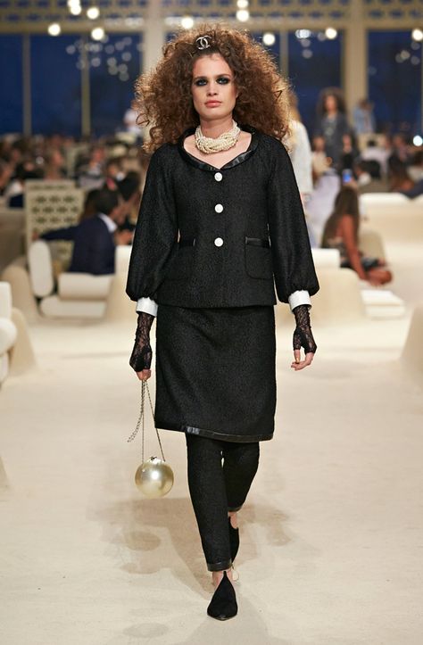 that bag! chanel cruise 14/15 London Fashion Weeks, Catwalk Design, Chanel 2014, Fashion Milan, Moda Chanel, Chanel Fashion Show, Chanel Resort, Mode Chanel, Chanel Cruise