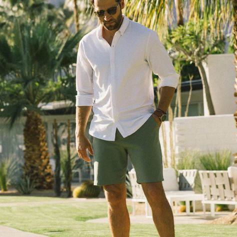 Best Dressed Short. You Can Call ‘Em Trousers If You Like, Except They’re Not. Comfortable, Dressed Up, Dressed Down, These Chino-Styled Shorts Are As Easy To Wear As Go-To As Any Pant. Material 100% Suprese 96/4 Cotton/Spandex Fabric By Swet Tailor. Custom Engineered 4-Way Stretch To Recoil And Rebound. Reinforced Belt Loops To Untuck Or Buckle Up And Dress It Up. Half-Lined Front + Back Pockets. Fit Regular Fit Through Seat And Thigh. Select One Waist Size Down From Your Regular Waist Size. La Mens Wedding Attire, Casual Shorts Men, Black Shorts Men, Mens Casual Outfits Summer, Running Shorts Men, Champion Shorts, Mens Lululemon, Tailored Shorts, Active Wear Shorts