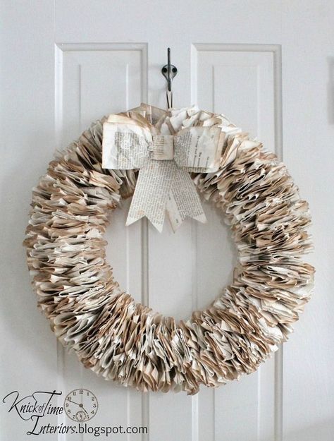 DIY:: Beautiful $4 Christmas Book Page Wreath With Easy to follow tutorial ! Couronne Diy, Book Wreath, Dekoratívne Vence, Book Page Wreath, Old Book Crafts, Book Page Crafts, Paper Wreath, Room Decorations, Diy Book