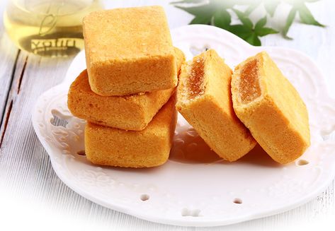 Taiwanese pineapple cake Chinese Pineapple Cake, Taiwanese Pineapple Cake, Taiwanese Pineapple Tart, Taiwan Pineapple Cake, Chinese Cake, Pineapple Cake Recipe, Pineapple Tart, Taiwanese Food, Zucchini Cake