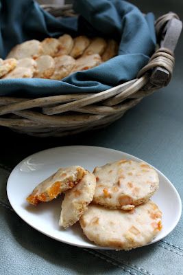 Amaretto Cookies, Giada De Laurentiis Recipes, Delicious Food Ideas, Nut Cookies, Things To Bake, Candy Food, Toasted Pine Nuts, Giada De Laurentiis, Almond Flavor