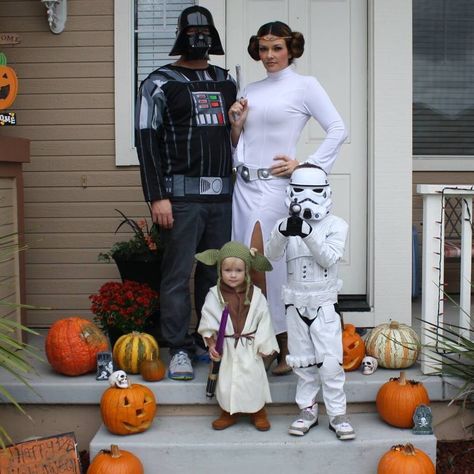 Starwars Costume Family, Starwars Halloween Costumes Family, Family Of 4 Star Wars Costumes, Family Costumes Star Wars, Family Costumes Starwars, Starwars Family Costumes With Baby, Starwars Family Costumes Halloween, Star Wars Family Costume, Family Customs Halloween