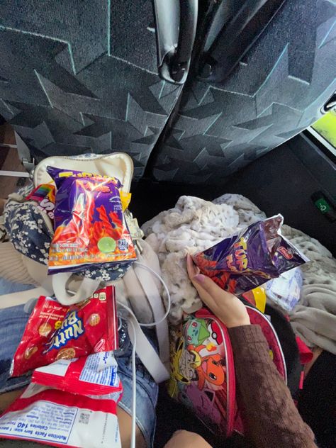 bestfriend, snacks, bus ride, trip, fun Snacks For Field Trips, School Trip Snacks, Field Trip School, Snacks For Bus Trip, School Road Trip Aesthetic, Washington Dc School Trip Packing List, Bus School Trip, Bus Road Trip Aesthetic, Coach Bus Aesthetic