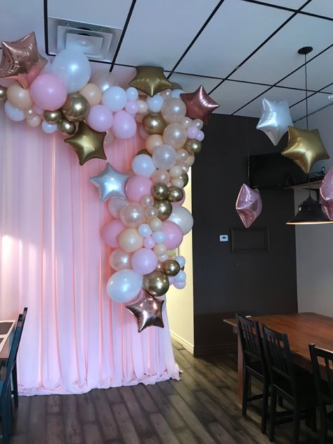 Pink Sparkle Party Decorations, Pink Star Birthday Party, Pink Sweet 16 Decorations Backdrops, Pink Ballons Decoration Ideas, Pink And Pearls Party, Pink Balloon Backdrop, Star Party Decorations, Pink Birthday Party Decorations, Pearl Theme