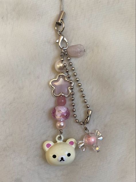 Charm Keychain Ideas, Korilakkuma Keychain, Beaded Keychain Ideas, Kawaii Korilakkuma, Keychains Beads, Cute Phone Charms, Cute Pink Aesthetic, White Keychain, Pink Skincare